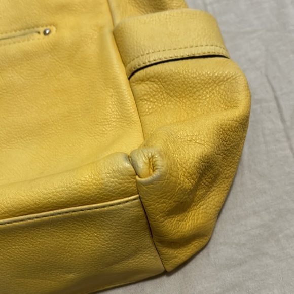 Gorgeous pale yellow B Makowski handbag - Picture 5 of 9